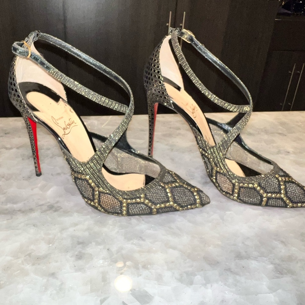 Christian Louboutin Heels in black mesh with gold accent
